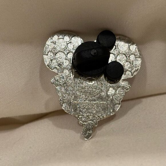 Disney Minnie Mouse Heads Heart Eyes and Glasses Collectible trading Pins - Picture 4 of 6